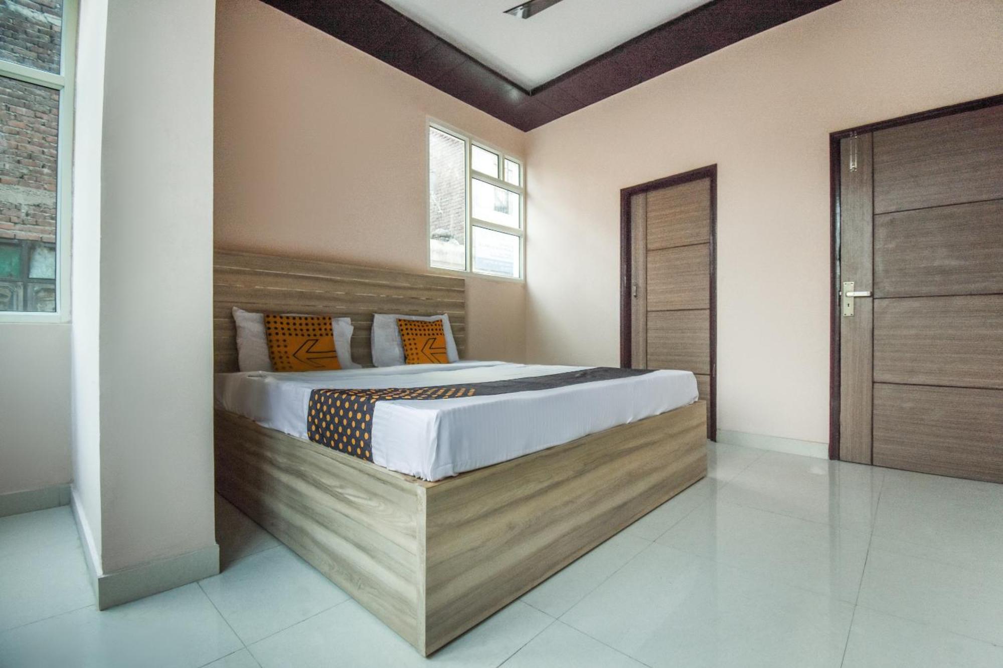 Hotel O Hi Tech Панчкула Екстериор снимка